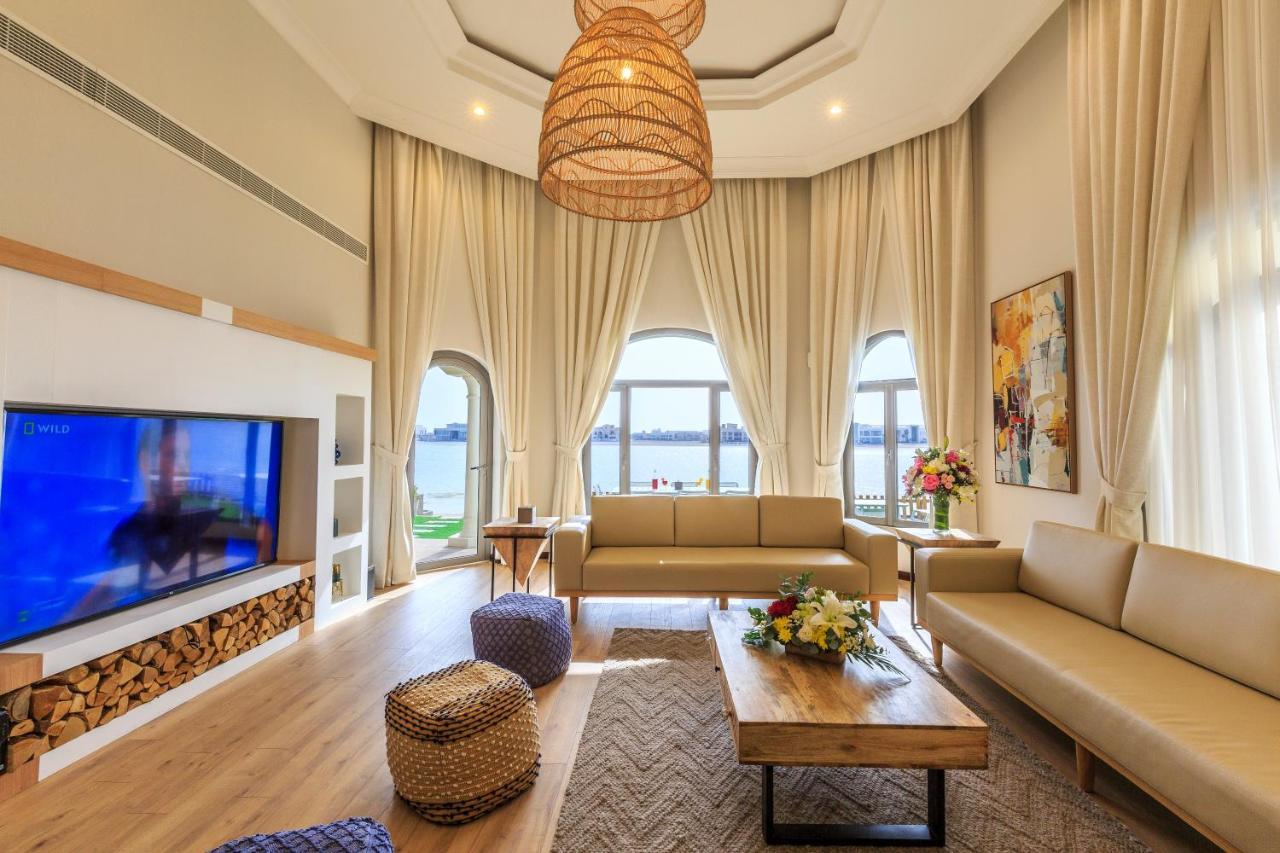 The S Holiday Homes - Stunning 5 Bedrooms Villa At The Palm Jumeirah With Private Beach And Pool Dubai Exterior foto