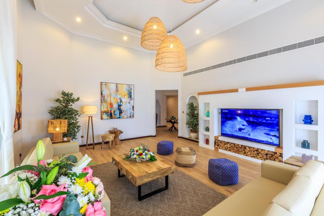 The S Holiday Homes - Stunning 5 Bedrooms Villa At The Palm Jumeirah With Private Beach And Pool Dubai Exterior foto