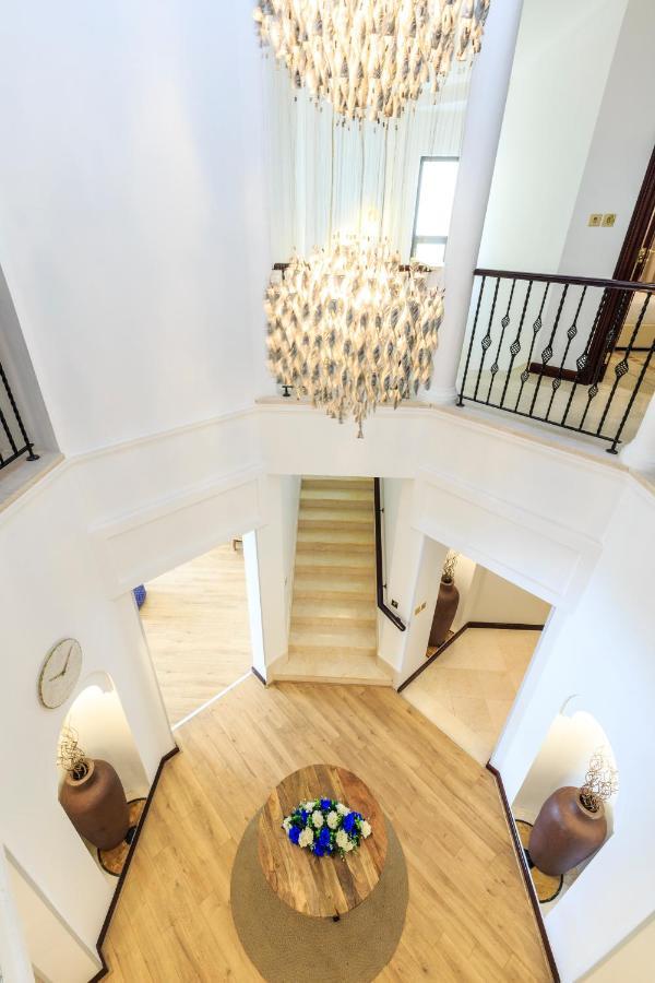 The S Holiday Homes - Stunning 5 Bedrooms Villa At The Palm Jumeirah With Private Beach And Pool Dubai Exterior foto