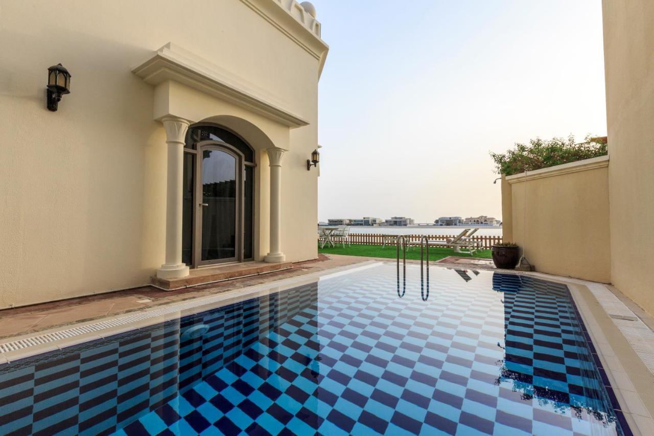 The S Holiday Homes - Stunning 5 Bedrooms Villa At The Palm Jumeirah With Private Beach And Pool Dubai Exterior foto