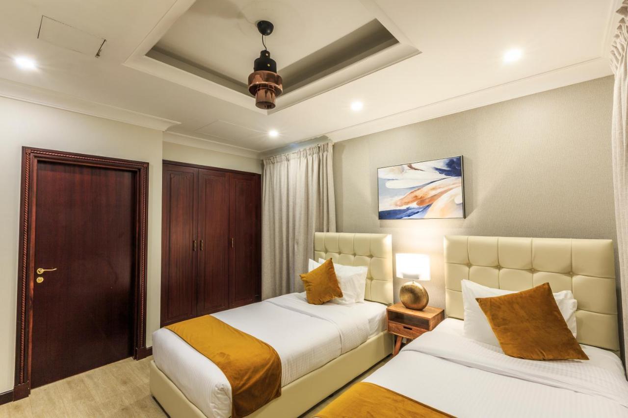 The S Holiday Homes - Stunning 5 Bedrooms Villa At The Palm Jumeirah With Private Beach And Pool Dubai Exterior foto