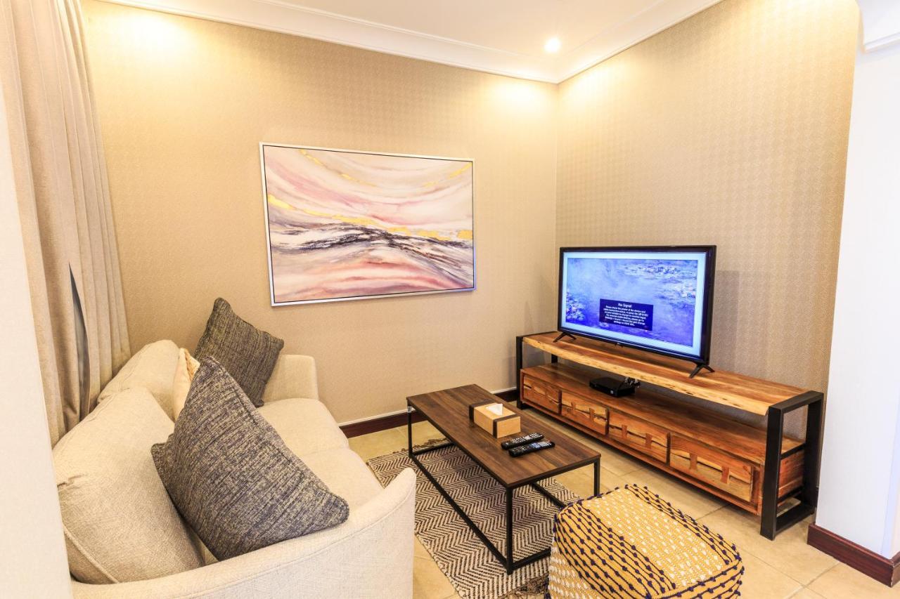 The S Holiday Homes - Stunning 5 Bedrooms Villa At The Palm Jumeirah With Private Beach And Pool Dubai Exterior foto