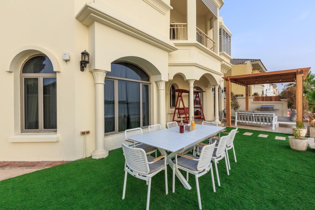 The S Holiday Homes - Stunning 5 Bedrooms Villa At The Palm Jumeirah With Private Beach And Pool Dubai Exterior foto